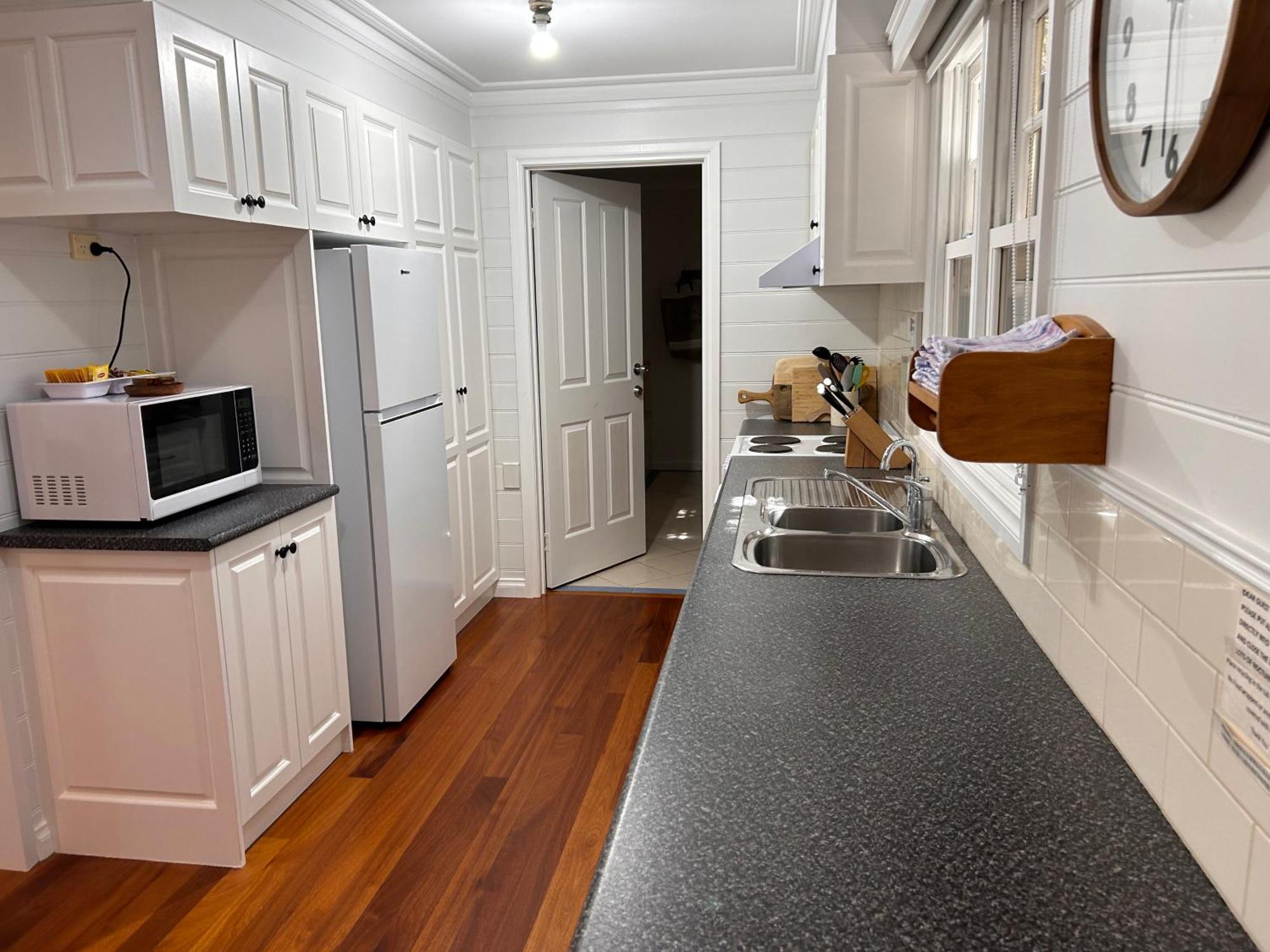 Sails - Elegant, Spacious Beach Villa Port Fairy Exterior photo